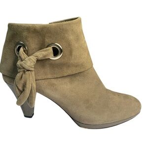 Vintage ANNE KLEIN Taupe Grey Suede Ankle Boots Knotted & Cuffed Women’s Size 7